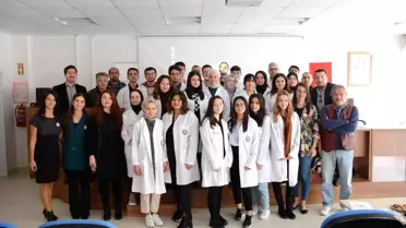 Kimya öğrencileri beyaz önlüklerini giydi