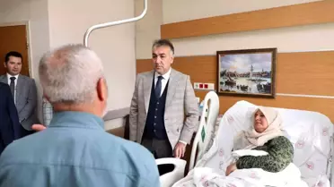 Bitlis Valisi Çağatay hastanede tedavi gören şehit annesi ve sağlık çalışanını ziyaret etti