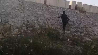 Yürüme engelli gibi davranan dilenci, zabıtayı görünce kaçtı