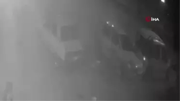Yemek yerken ölüm teğet geçti... Kaza anı kamerada