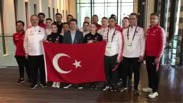 LİVERPOOL - Milli cimnastikçiler, 29 Ekim Cumhuriyet Bayramı'nı İngiltere'de kutladı