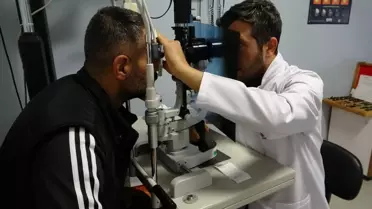 Van'da güneş tutulmasını çıplak gözle izleyen 10 kişi görme kaybı yaşadı