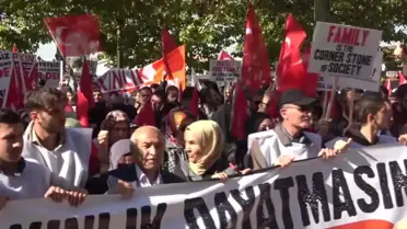 Ankara'da İstanbul Sözleşmesi ve Lgbti Karşıtı 'Ailen Saldırı Altında Yürüyüşü' Yapıldı: 'Cinsiyetsiz Toplum Projesine 'Dur' De'