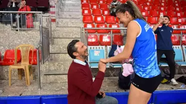 Saha içinde sürpriz evlilik teklifi