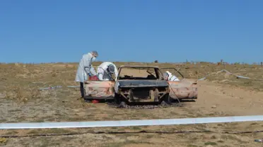 Afyonkarahisar'da yanmış otomobilin içinde 2 erkek cesedi bulundu