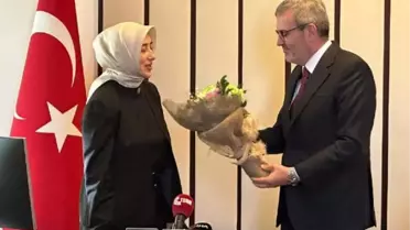 İstifa eden Mahir Ünal, grup başkanvekilliği görevini Özlem Zengin'e devretti