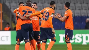 Grubu Fiorentina'nın önünde lider bitiren Başakşehir, UEFA Avrupa Konferans Ligi'nde direkt olarak son 16 turuna yükseldi