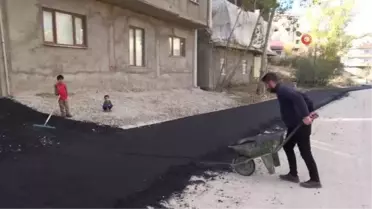 Yüksekova'da 40 yıllık yol asfaltlama sıkıntısı giderildi