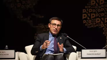 21. Yüzyılda Siyaset ve Yeni Açılımlar Forumu ikinci gününde farklı oturumlarla devam ediyor