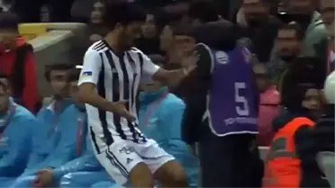 Beşiktaşlı futbolcunun top toplayıcı çocuğa yaptığı hareket gündem oldu: Beni ayağına çağırdı