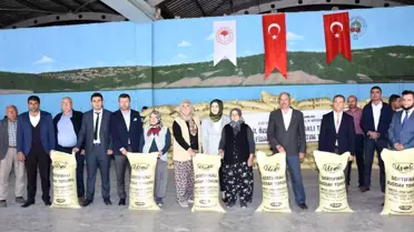 Pazarlar'da 125 çiftçiye sertifikalı 20 ton buğday ve 20 ton arpa tohumu dağıtıldı