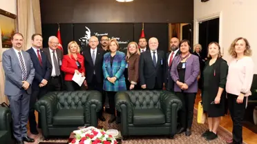 Kılıçdaroğlu, 'Medya Dayanışma Grubu' Bileşenleri ile TBMM'deki Makamında Bir Araya Geldi