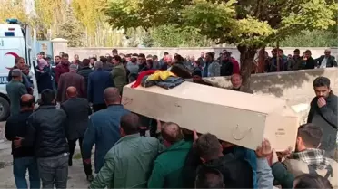 Ağrı'daki kazada ölen 8 kişinin cenazeleri, ailelerine teslim edildi (2)