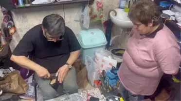 Ayakkabıcı Celil Usta babasından devraldığı mesleği 47 yıldır sürdürüyor