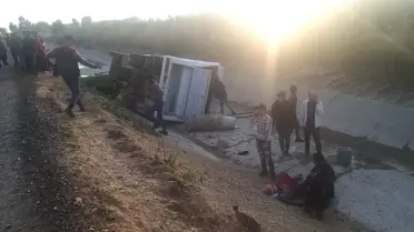 Adana'da sulama kanalına devrilen midibüsteki 12 kişi yaralandı