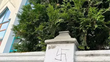 Almanya'da camiye gamalı haç çizilen ırkçı tehdit mektubu gönderildi