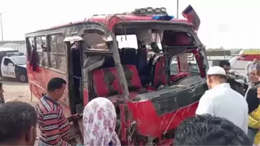Mısır'da otobüs devrilmesi sonucu 20 kişi hayatını kaybetti
