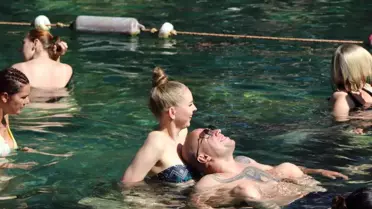 Kilometrelerce yol gelen turistler Kleopatara'da şifa arıyor