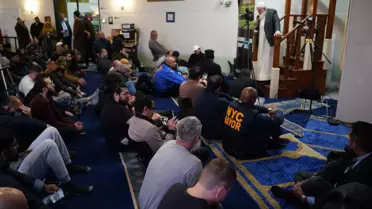 New York Belediye Başkanı Adams'tan cuma vakti Brooklyn'de cami ziyareti