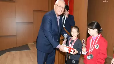 Karabağlar Belediyesi'nin 'Başöğretmen Atatürk Satranç Turnuvası' Sona Erdi