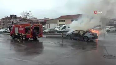 Gaz kaçıran otomobil alev aldı: 2 yaralı