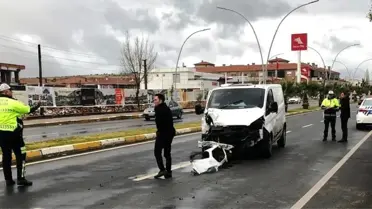 Ayvalık'ta para nakil aracı ile otomobil çarpıştı: 1 yaralı