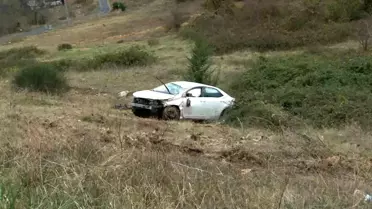 ARNAVUTKÖY'DE OTOMOBİL ŞARAMPOLE UÇTU 2 YARALI