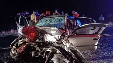 Mardin'de otomobil ile hafif ticari aracın çarpıştığı kazada 3 kişi öldü, 2 kişi yaralandı