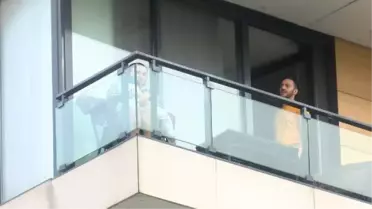 BAHÇELİEVLER'DEKİ YANGINDA BALKONDA BEBEKLE MAHSUR KALDILAR