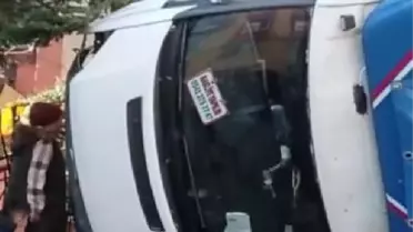 BEYOĞLU'NDA YOKUŞ AŞAĞI KAYAN KAMYONETİN ALTINDA KALMAKTAN KILPAYI KURTULDU