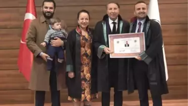 62 yaşında avukat oldu, cübbesini torununun da katıldığı törenle giydi