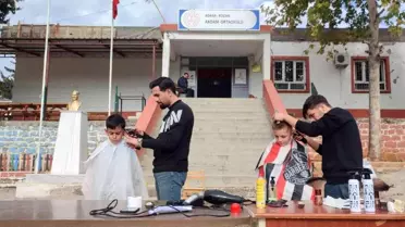 Kozan'da bir berber kırsal mahallelerdeki çocukları ücretsiz tıraş etti