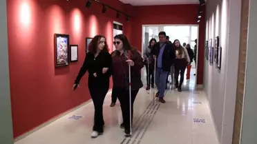 Sanatı dokunarak hissettiler