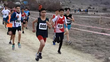 Genç atletlerin kıyasıya mücadelesi: 252 sporcu ter döktü
