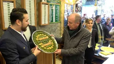 İnce'ye memleketi Yalova'da üzerinde adının yazılı olduğu baklava ikram edildi