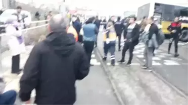 Alibeyköy'de tramvay ile İETT otobüsü çarpıştı