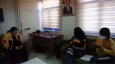 DİYARBAKIR - Kadınlardan oluşan ambulans ekibi zamanla yarışarak hayat kurtarıyor