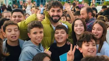 Rapçi Sefo 'Başkan olursam Sefo'yu getireceğim' diyen çocuk hayranını kırmayarak Bursa'ya gitti