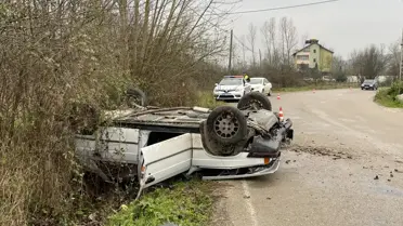 Bartın'da ağaca çarpıp devrilen otomobildeki 2'si çocuk 5 kişi yaralandı