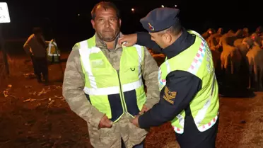Çobanlar fosforlu yelekle hayvanlar da reflektörlü küpeyle daha kolay görülebilecek