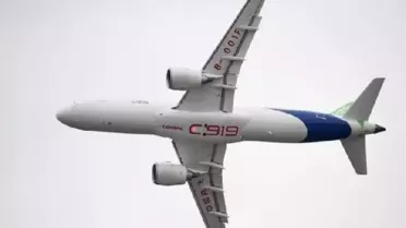 Çin üretimi yolcu uçağı C919'un ilk teslimatı yapıldı