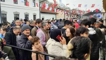 Arnavutköy'de 2.5 ton hamsi dağıtıldı