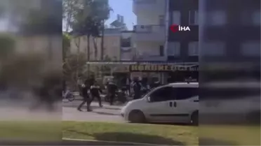 Kapı anahtarı ile 3 polis ve bir kişiyi yaralayan motokurye tutuklandı