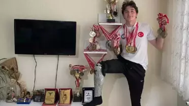 17 YAŞINDAKİ PARALİMPİK YÜZME SPORCUSU RECEP, 151 MADALYA 2 KUPA KAZANDI