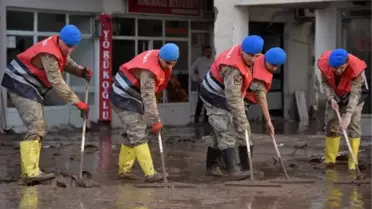 Antalya'da selin yaraları sarılıyor (2)