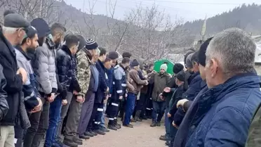 Trafik kazasında ölen genç son yolculuğuna uğurlandı