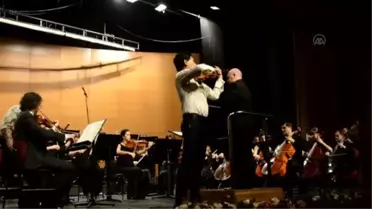 Keman virtüözü Iskandar Widjaja konser verdi
