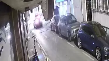 FATİH'TE İŞYERİNDEN HIRSIZLIK YAPAN ŞÜPHELİLER KAMERADA