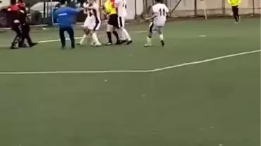 Hakemin kararlarını beğenmeyince saldırdılar