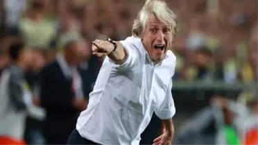 Fenerbahçe'nin hocası Jorge Jesus'un forma vermediği yıldız futbolcu ezeli rakibe gitmek üzere!